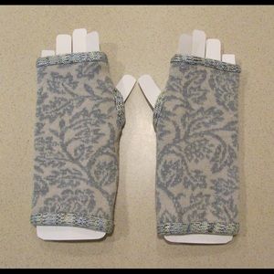 Wrist length texting gloves